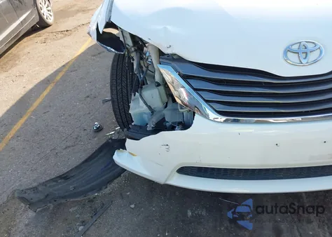 2013 Toyota Sienna Xle V6 8 Passenger z USA, uszkodzony, nr VIN 5TDYK3DC1DS380956